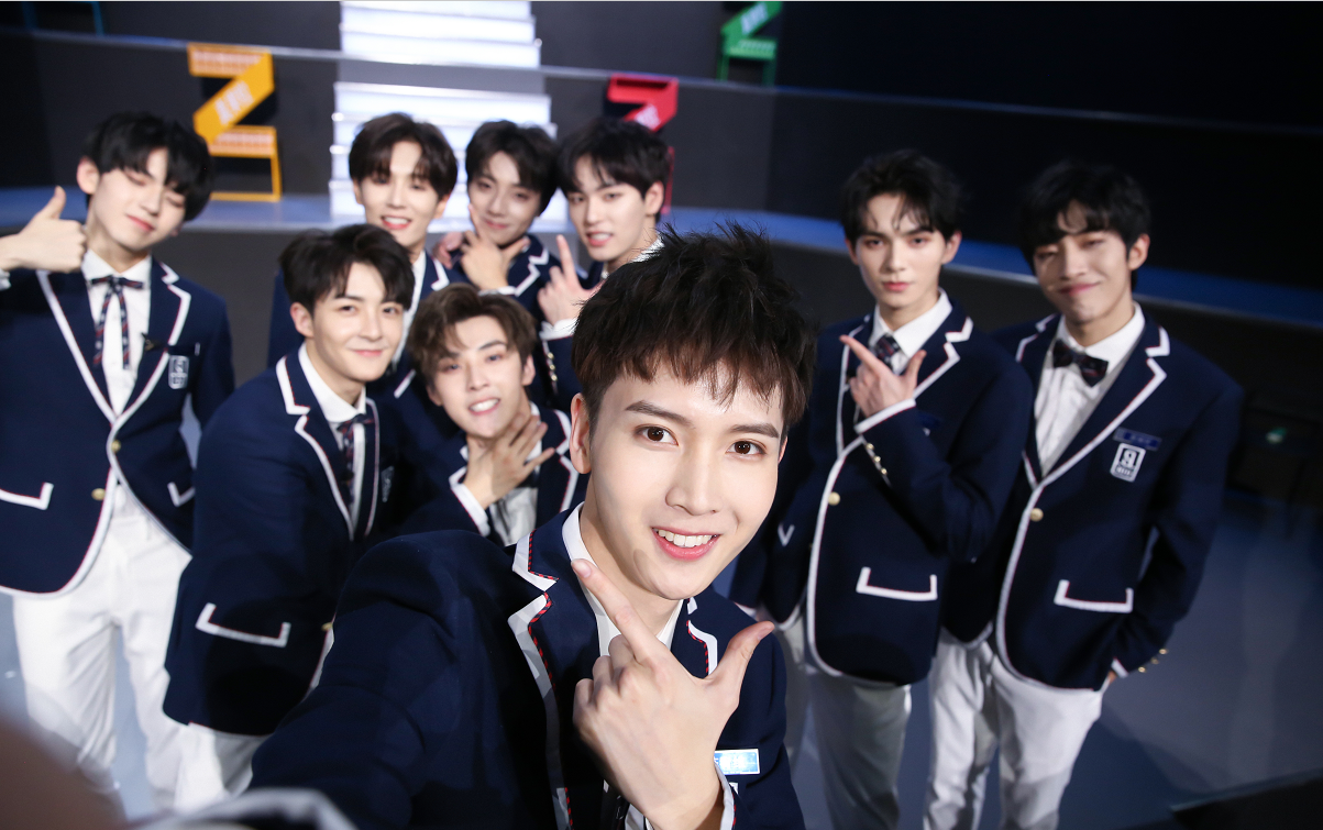 《青春有你》决赛结束了,这一次还是九人组合,组合的名字叫做unine