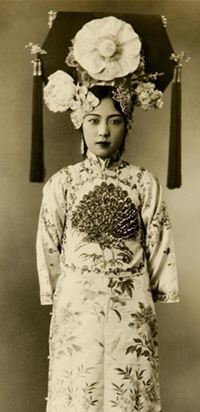 清末格格王敏彤,毓朗贝勒的外孙女清末满族女子清末女扮男装的富家