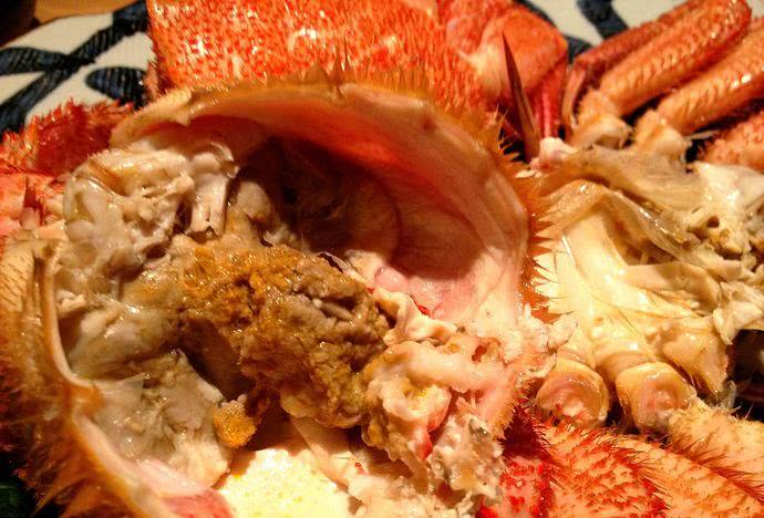 美味的帝王蟹,为啥老外只吃腿不吃蟹黄?答案让你意想不到!
