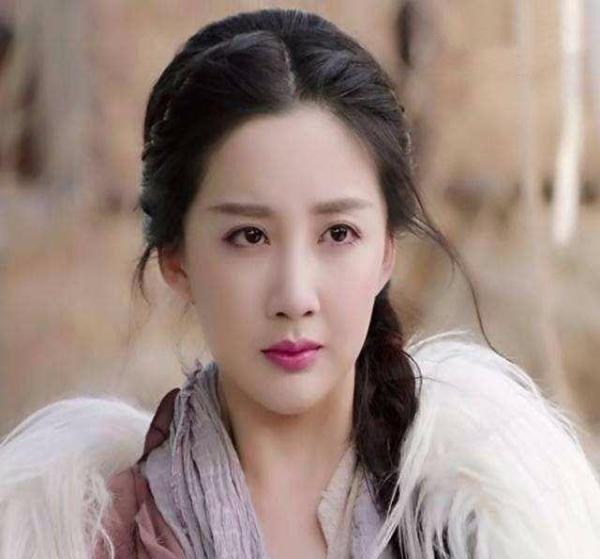 倚天屠龙记最美殷素素还是她,47岁活成这样初春少女!