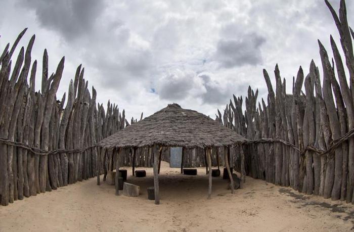 这个非洲女人, 是58个村庄共同酋长, 整个部落男人都是她的私有财产!