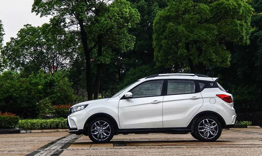 至于x2,本质就是长安初代cs35的换脸版本.