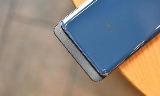 iPhone XR、一加 6、小米MIX3三大旗舰机对比