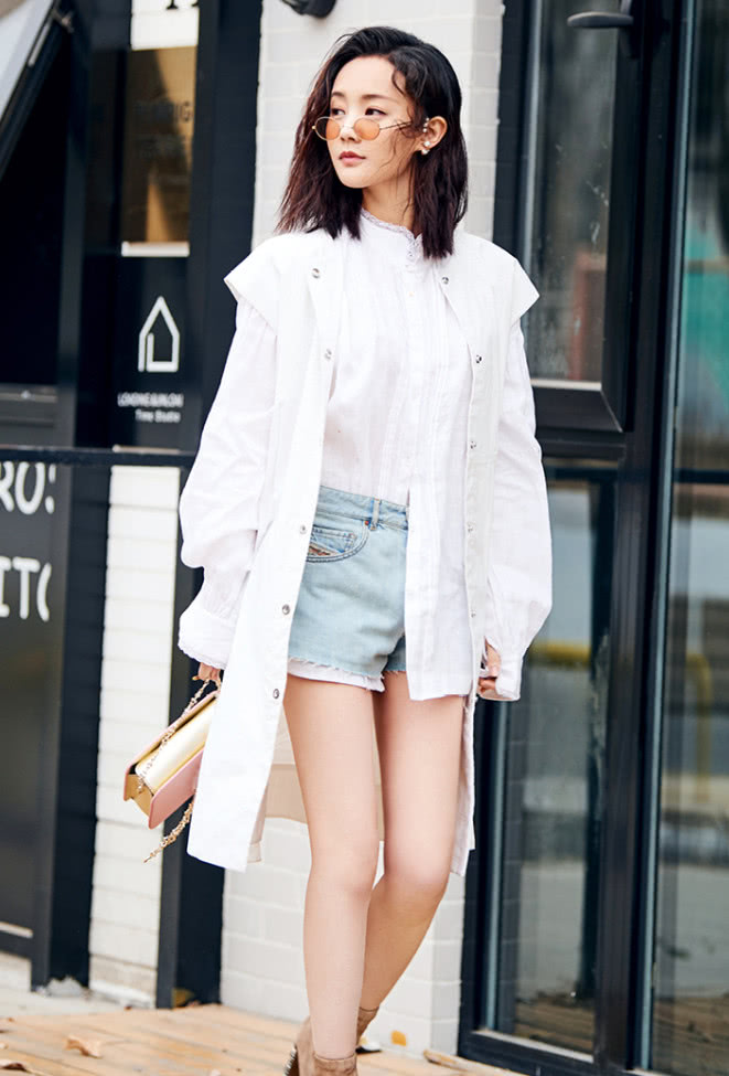 165的李一桐,穿一身红色运动装很酷美,却因一个细节显邋遢!