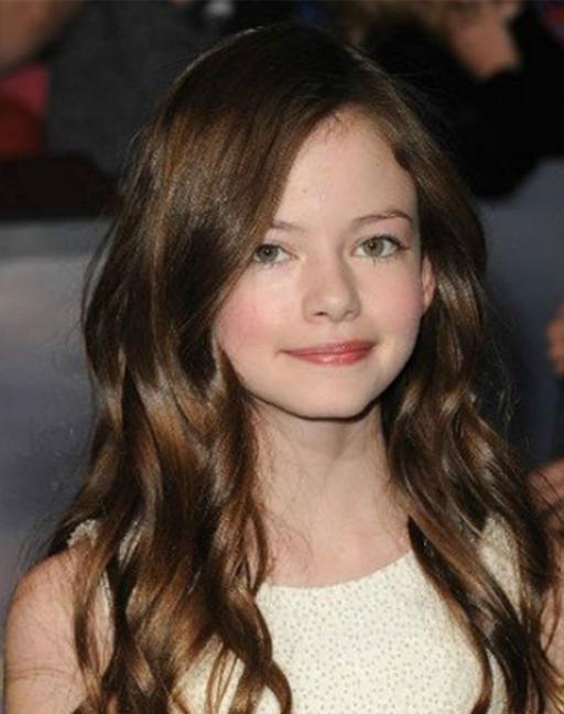 暮光女小k的女儿长大了,抛去稚嫩变成熟,一双绿眼睛充满魔力!