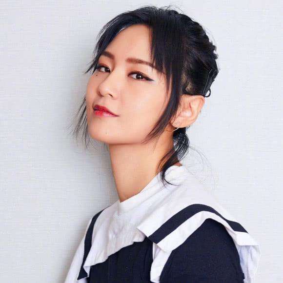 与李宇春齐名, 从假小子变身美女, 如今整容美过杨幂|周笔畅|假 
