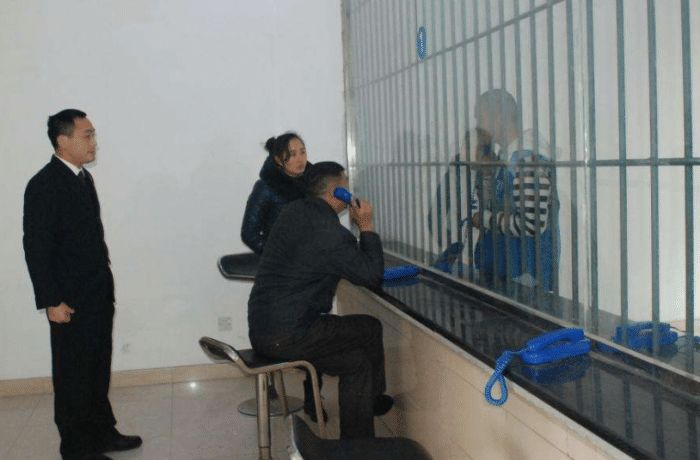 那些被看守所拘留7天或者15天的犯人, 那几天是怎么度过的?