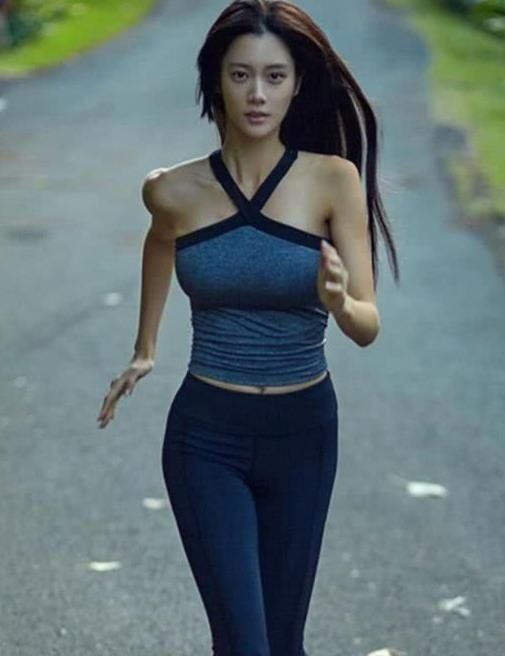 "东方第一美人"李成敏跑步,网友:再美也需要一名顶级摄影师