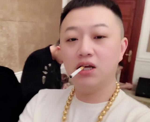 500万捐款是假像,仙洋打台球输了耍赖不给钱,出尔反尔不算话