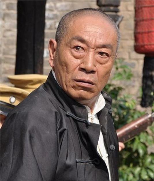 斗争的公安干警,也正是因为他外貌上面的原因,所以接下来的他又连续出