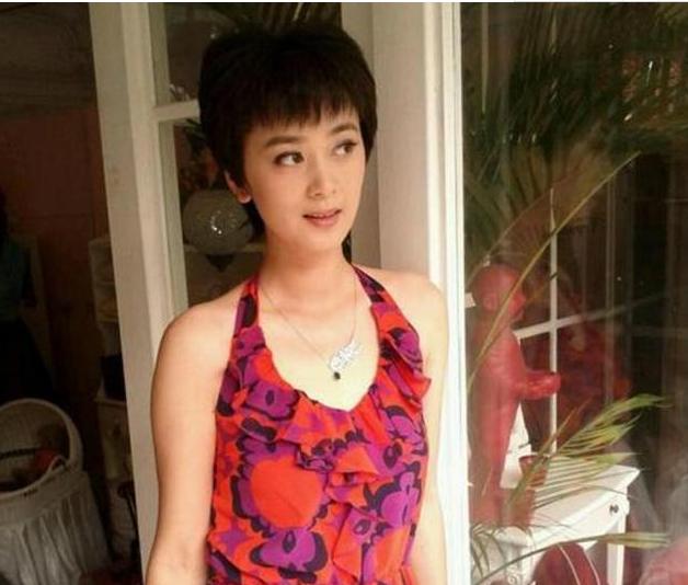 28岁与赵薇同剧比美,不嫁豪门低调裸婚惹人羡|谢润|赵峥|徐静蕾_新浪