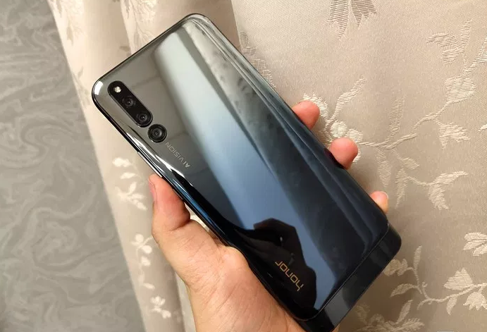 荣耀magic2正面超高屏占比滑盖全面屏能瞬间变解压神器