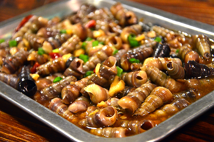 锡纸粉丝虾,虾的个头很大,虾肉新鲜饱满,锡纸的做法吃的到食材的原汁