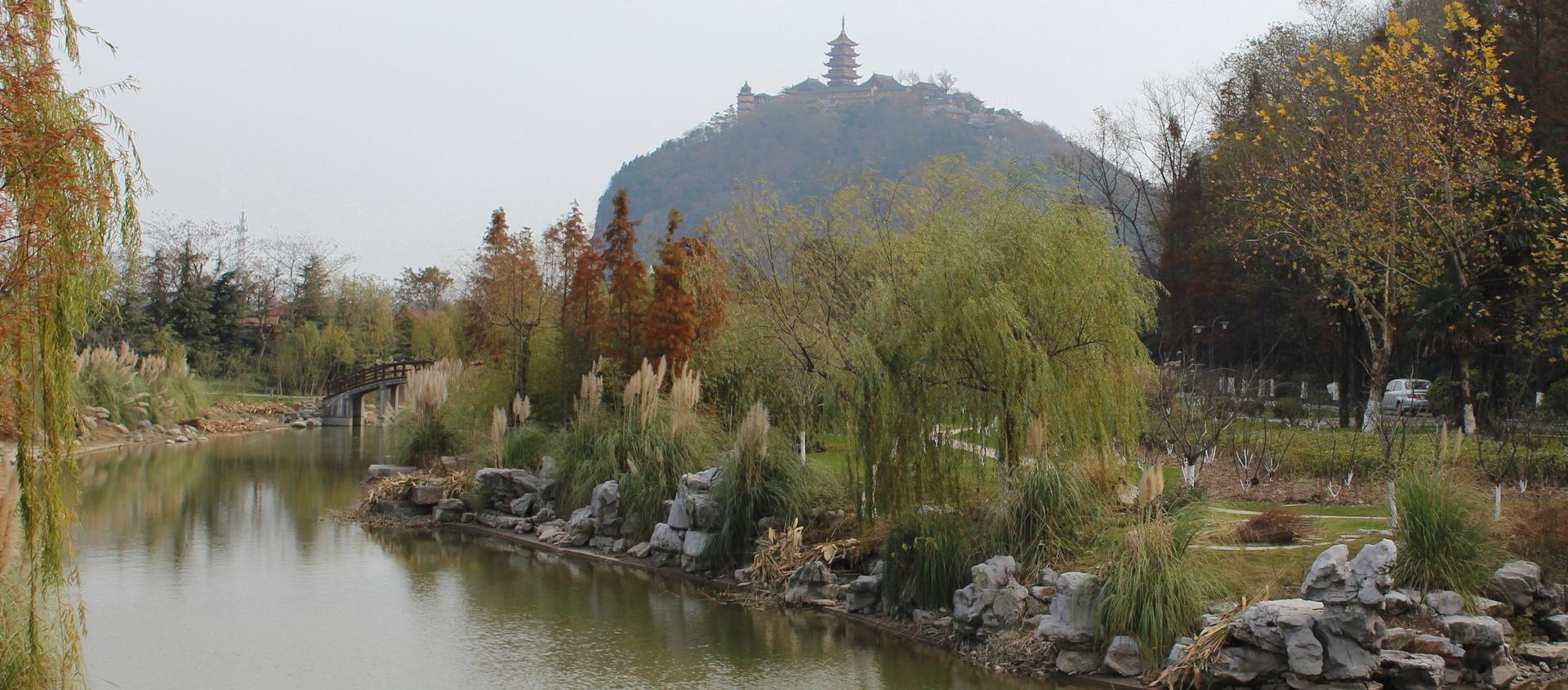 而且这其中,主要是由狼山,马鞍山,黄泥山,剑山和军山这五山所组成,而