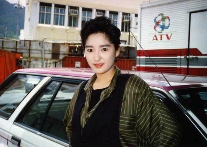 她是米雪妹妹,17岁当小三,18岁成未婚妈妈,今53岁无人娶