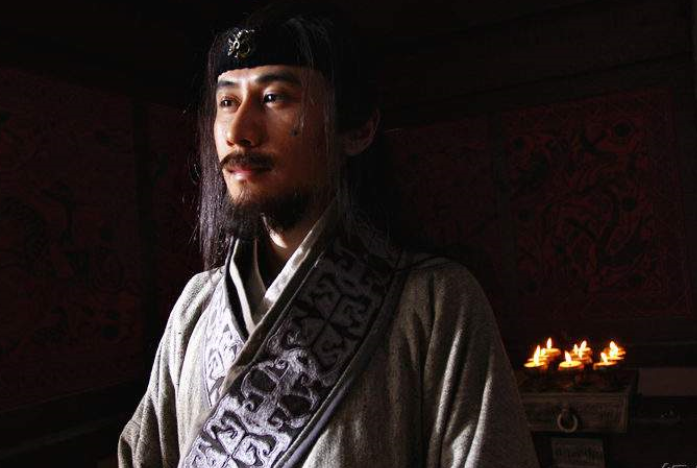 主张投降敌军,不仅得到百姓的尊敬,更是得到主公的重用