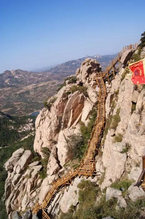 山东最美的山,有着黄山之秀,华山之险,称赞它是"江北小黄山"