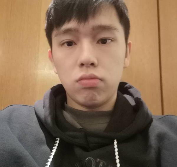 陈凯歌大儿子陈雨昂近照曝光,情人节当天晒与女友合照,大秀恩爱|陈雨