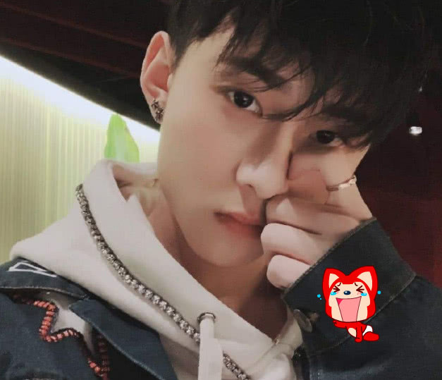 王乐乐套璐璐晒同框照,却让人直呼眼熟,这个姿势和她也用过!