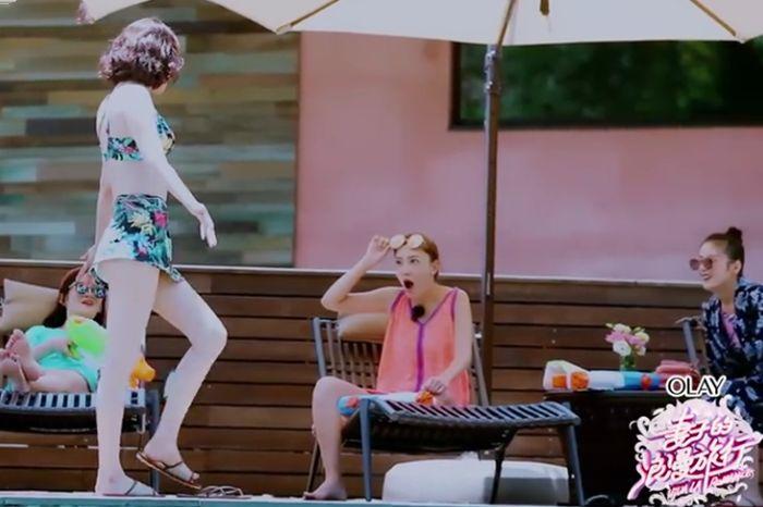 程莉莎穿泳装超性感,担心郭晓东生气,结婚11年没这么放纵过自己