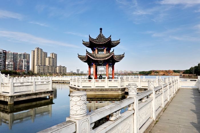 江夏谭鑫培公园湖光水色美古典京韵浓