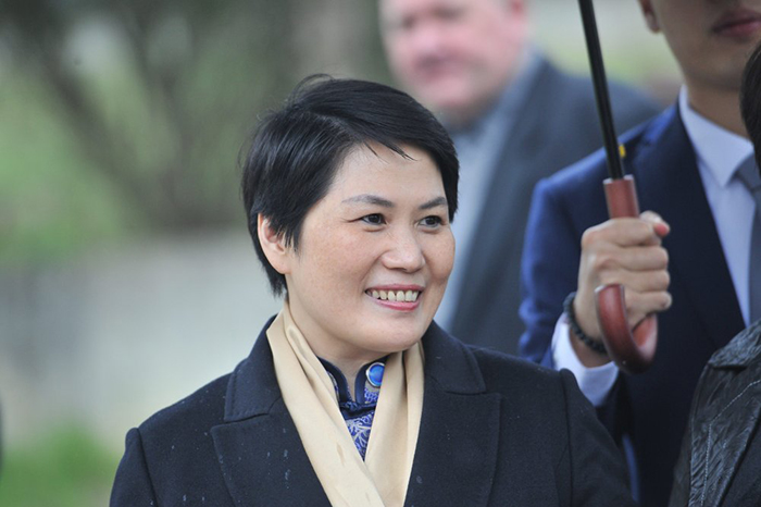 中润华通创始人江瑜库姆罗维茨接受当地媒体采访