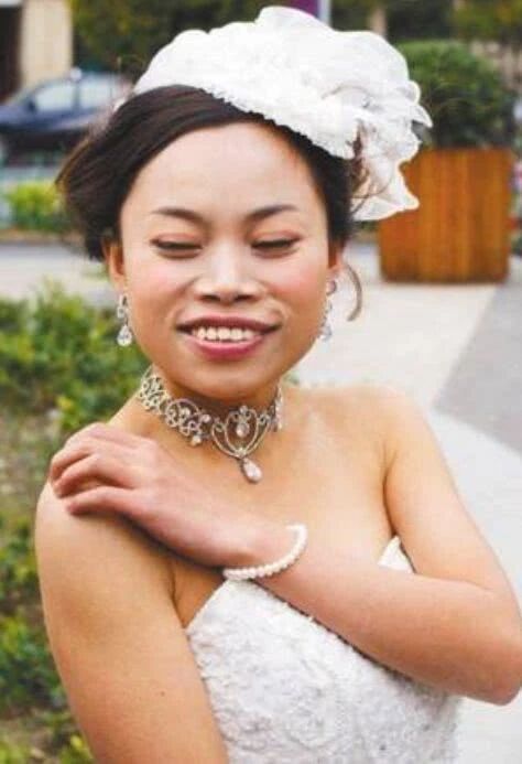 曾经以丑而出名的凤姐,如今整容以后变女神,网友:爱了!