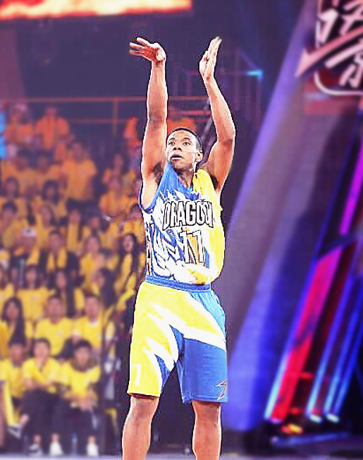 父亲是一名黑人,作为一名身高1米97的中黑混血人,祝铭震的身体素质