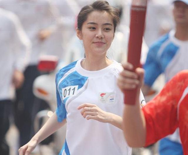 此外,孟丽更是陆续参加了不少综艺节目,例如:《派对》,《星播客》