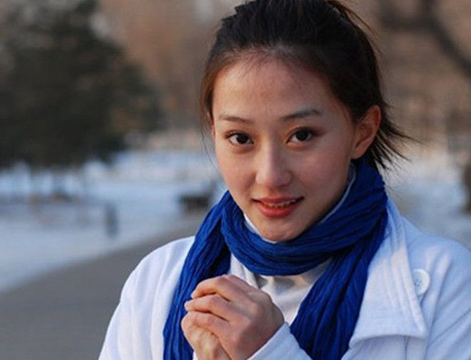 她曾是赵本山助理乡村爱情一夜成名今是两孩妈