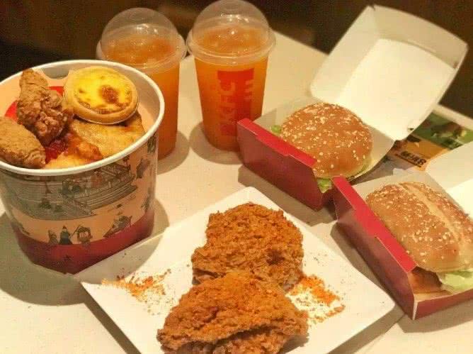 肯德基新出的全家桶连包装都可以吃结账时才知其中的套路