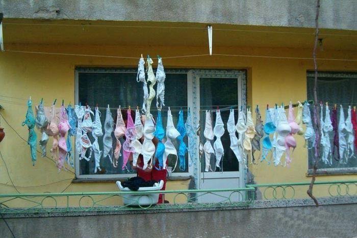 富士康打工妹泄漏打工经历,晒出宿舍阳台晒衣盛况,网友评论炸锅