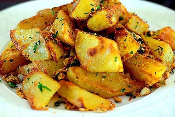 土豆新吃法蒜香土豆外焦里嫩全家人都抢着吃