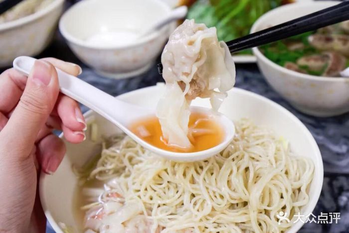 你饿不饿，我煮碗面给你吃，最后一碗你绝对吃过！