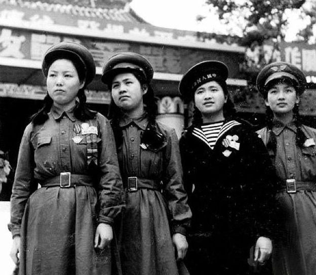 盘点解放军军服的经典款式一眼看去满满年代感有你熟悉的么