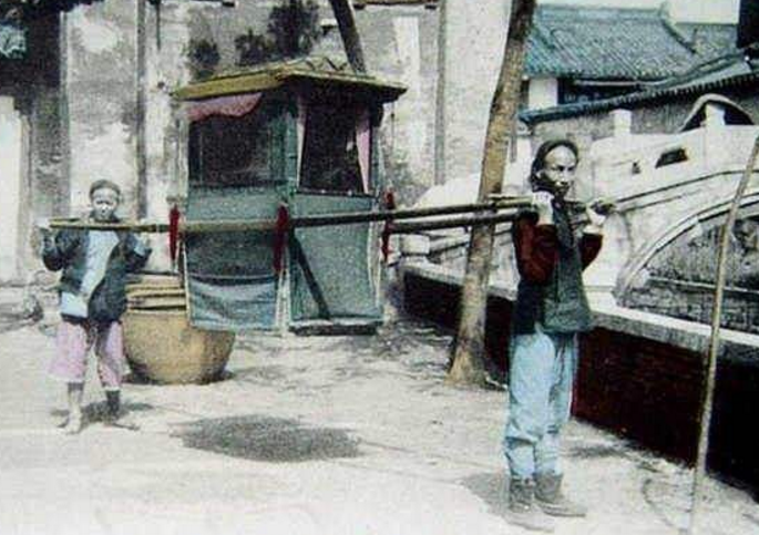 清代轿夫抬轿二十年,知府母亲却说:夫君还记得我吗__财经头条