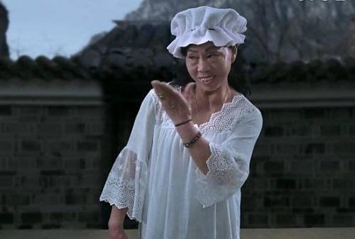 因参演星爷的电影而小有名气的娥姐,后来又参演别的电影,这对于横店的