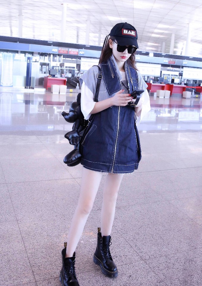 李溪芮"牙签腿"美?那是你没看到戚薇"酸笋腿",想咬一口!