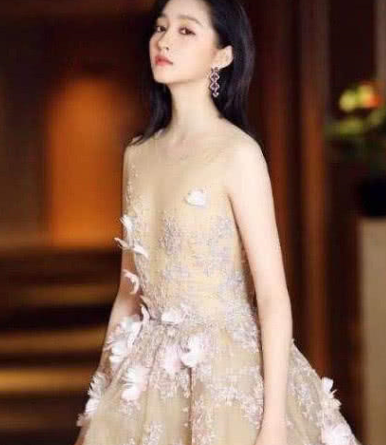 关晓彤透视装照流出,从内而外仙女气质十足,网友:便宜鹿晗了