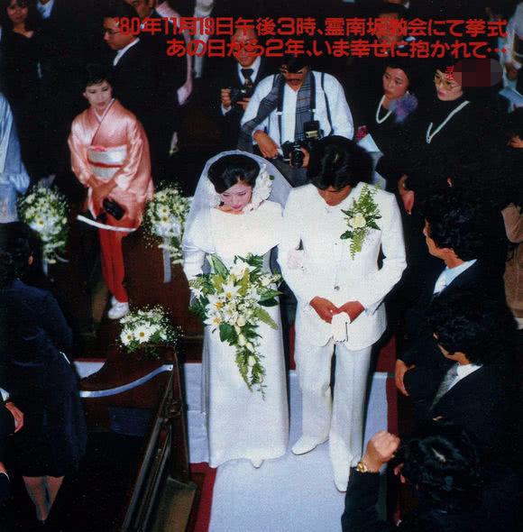 山口百惠和三浦友和结婚时的珍贵照片从不同角度见证这场婚礼