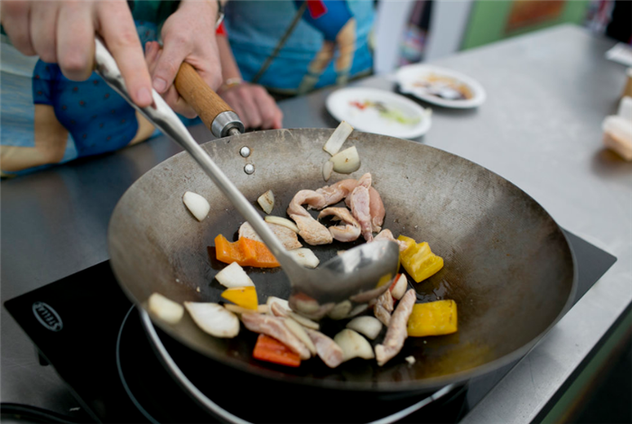 外国人提问做中国菜最好的方法是什么老外的回答亮了