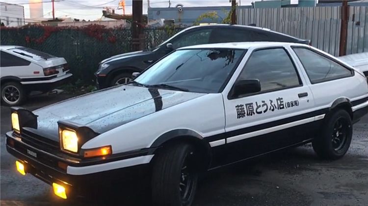 《头文字d》同款ae86,由桑塔纳改装,侧面一贴纸很吸睛!