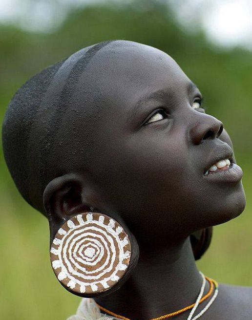 莫西族是世代生活在埃塞俄比亚的非洲部落,以放牧为生.