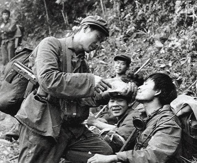 中越战争越军偷偷摸到我军阵地前,武器没动,吃的全没了