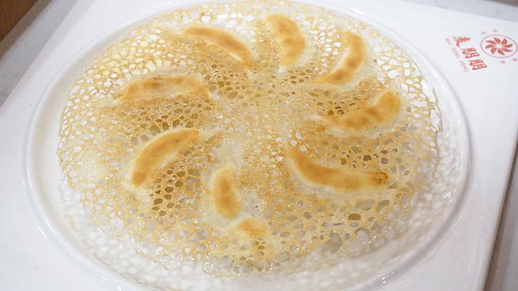 煎饺还能结出冰花来麦朋朋冰花煎饺吃出家里的味道