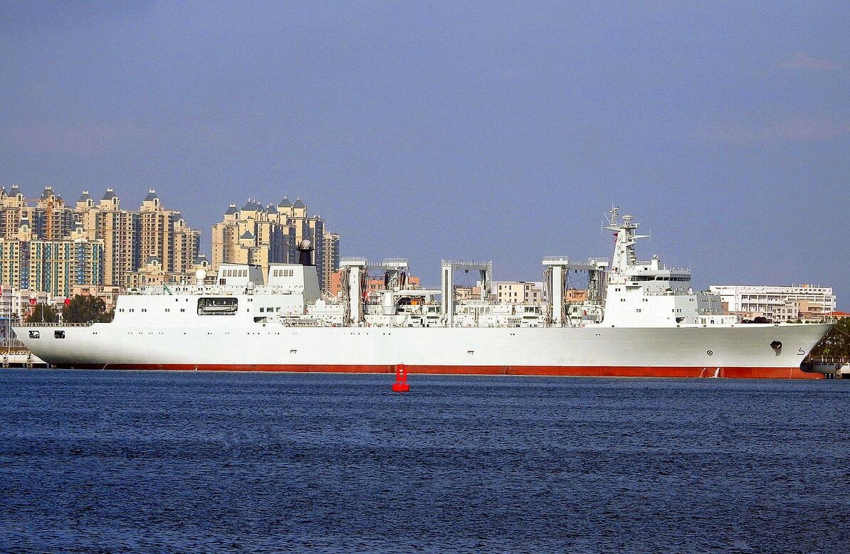 又一艘48000吨巨舰现身,西方人:中国用4年就造出了一支法国海军