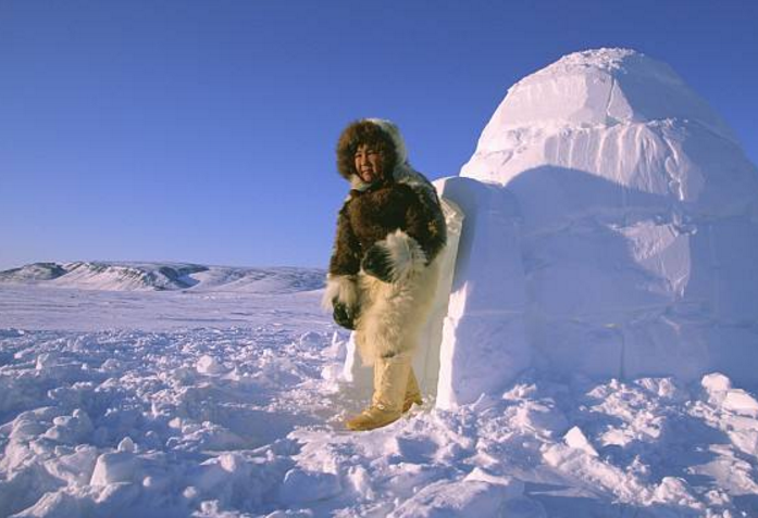 生活在北极的黄种人,面孔神似中国人,丈夫打猎让妻子招待客人