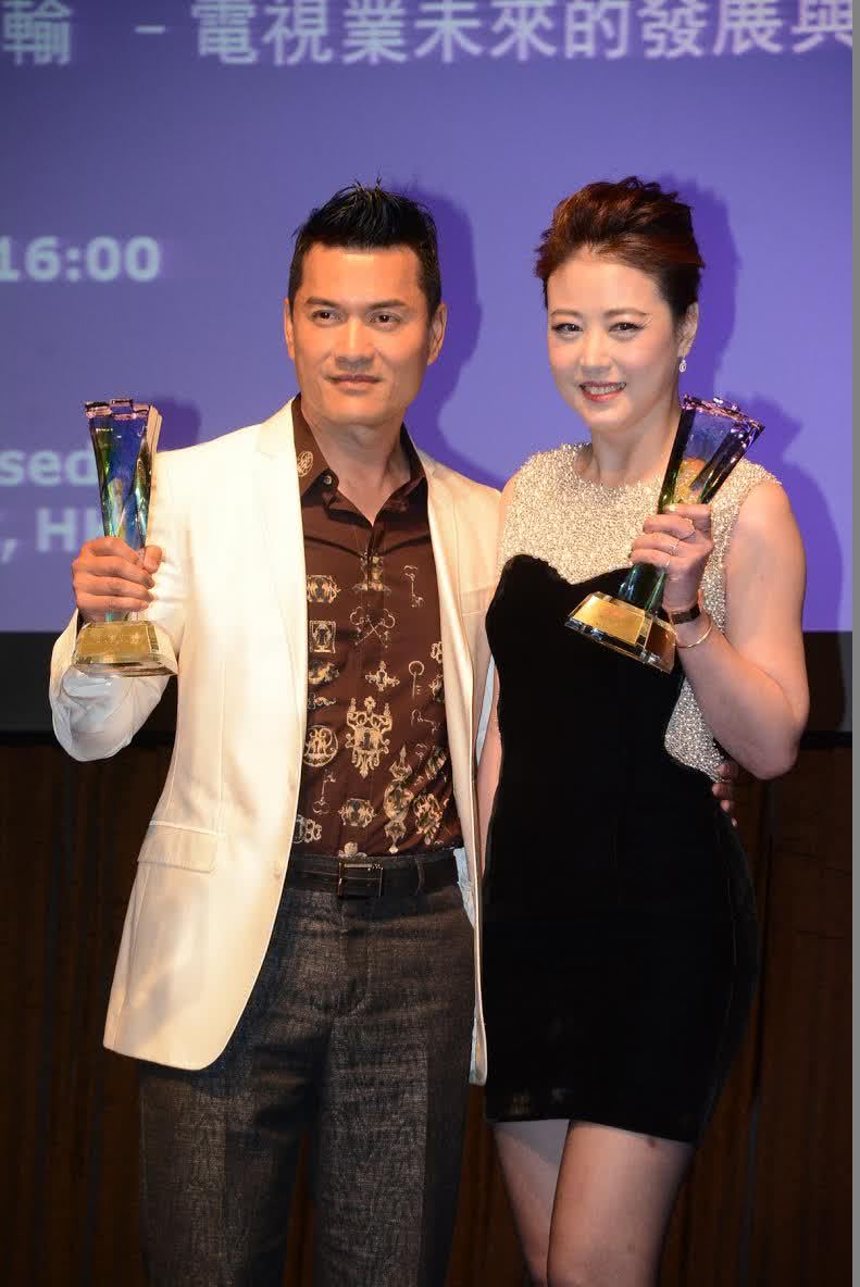 第一任是周海媚,第二任是邝美云,第三任是富婆,如今成人生赢家