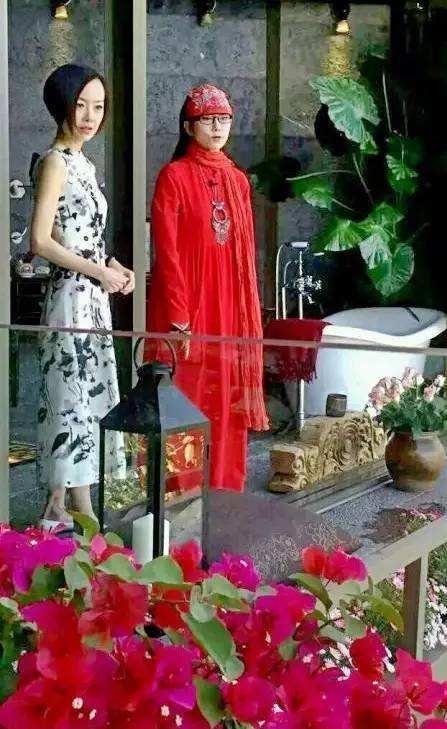 樊丽君,今年62岁,新疆石河子人,她说:我是一个爱美的女人,爱到近乎