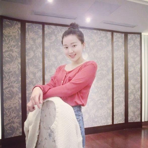 国乒马龙妻子有多美?身材傲人美得冒泡,网友:怪不得拒绝徐孝元